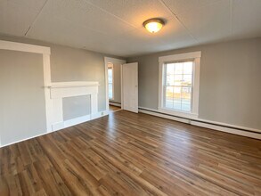 181 Main St, Unit 2 in Athol, MA - Foto de edificio - Building Photo