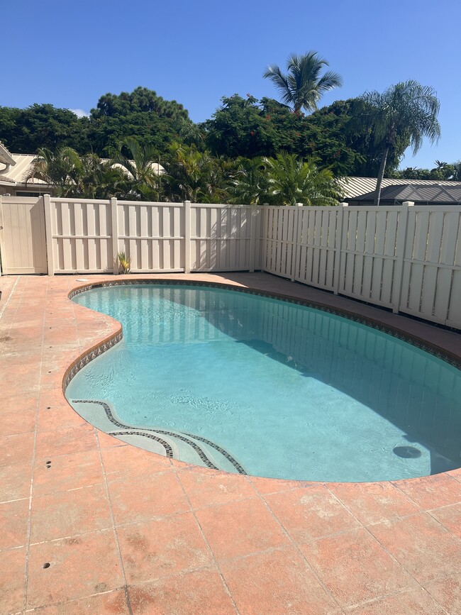 5457 Eagle Lake Dr in Palm Beach Gardens, FL - Building Photo - Building Photo