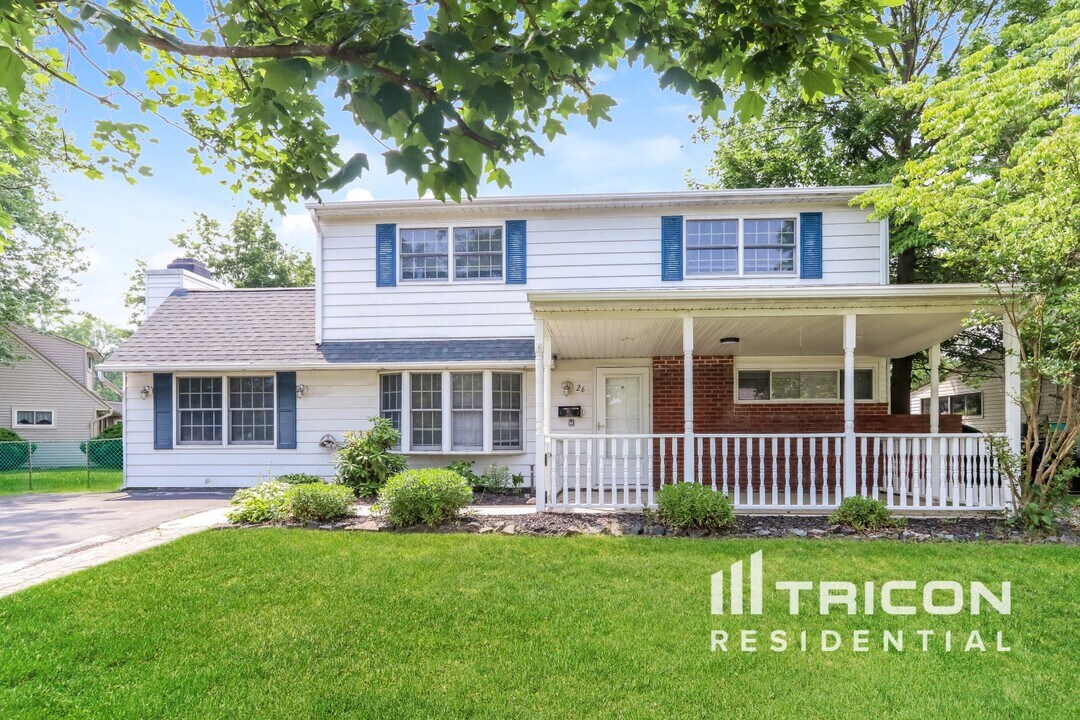 26 Village Ln in Levittown, PA - Building Photo