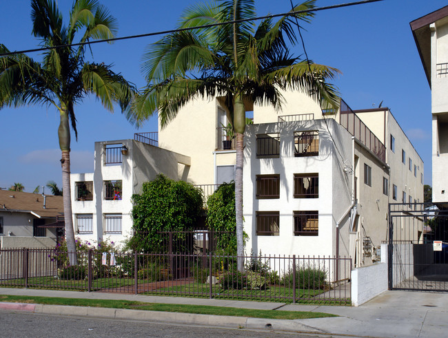 12631 Menlo Ave in Hawthorne, CA - Building Photo - Building Photo