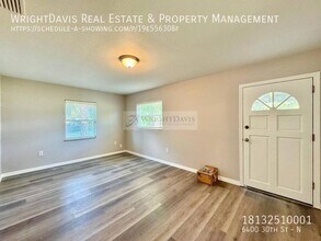 6400 30th St N in St. Petersburg, FL - Foto de edificio - Building Photo