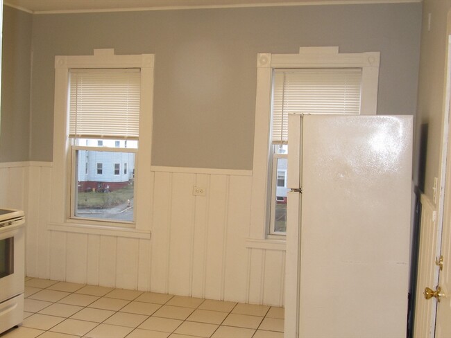 2 Sturgis St in Worcester, MA - Building Photo - Building Photo
