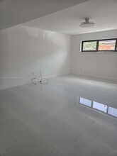 5 Olive Dr in Hialeah, FL - Building Photo - Building Photo