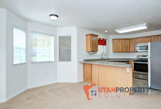 2101 N Aurora Way in Saratoga Springs, UT - Building Photo - Building Photo