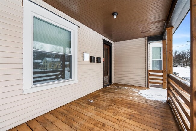 607 Tulip St in Liverpool, NY - Building Photo - Building Photo