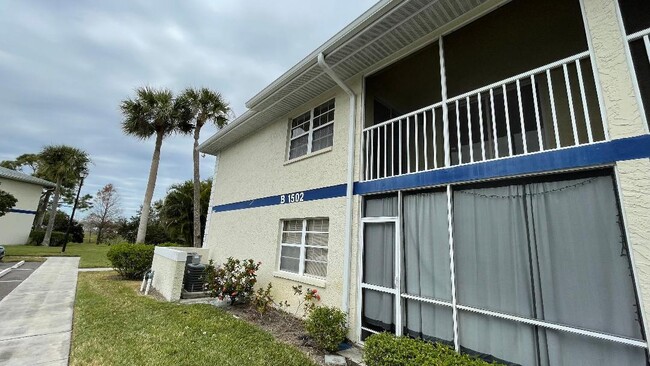 1502 SE Royal Green Cir in Port St. Lucie, FL - Building Photo - Building Photo