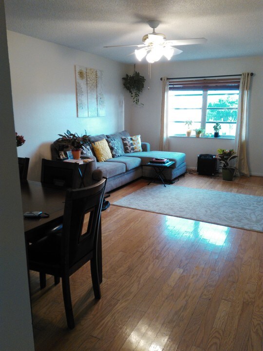200 Ashbury Rd in Hollywood, FL - Building Photo