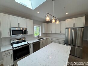 63 Fairbanks St, Unit 3 in Boston, MA - Building Photo - Building Photo