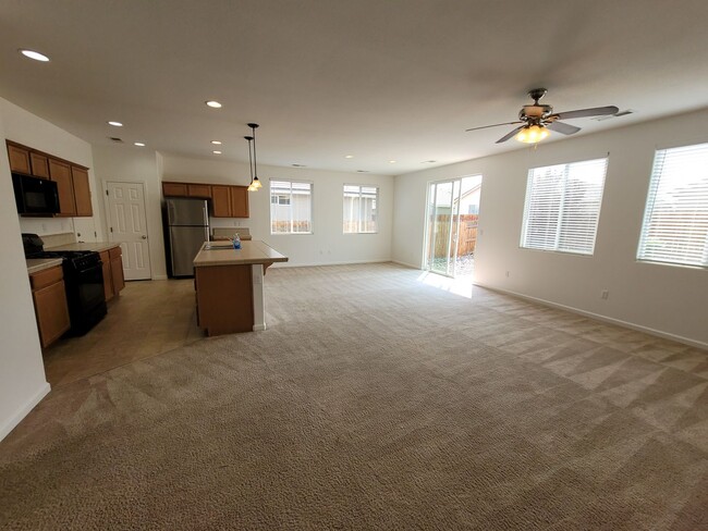 141 Catlin St in Dayton, NV - Building Photo - Building Photo