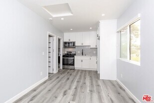 7420 Vanalden Ave in Los Angeles, CA - Building Photo