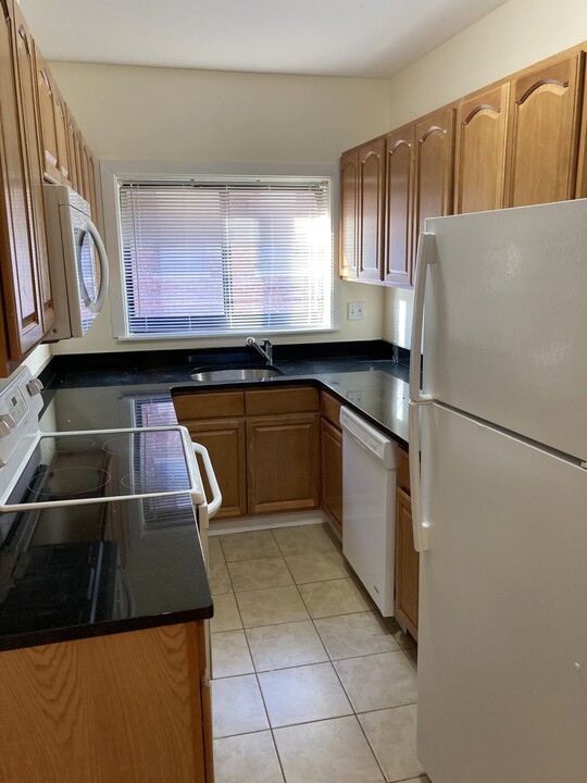 111 Longwood Ave, Unit 3 in Brookline, MA - Building Photo