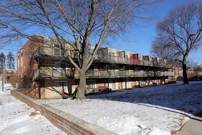 Laurene Gardens Condominiums in Philadelphia, PA - Building Photo - Building Photo