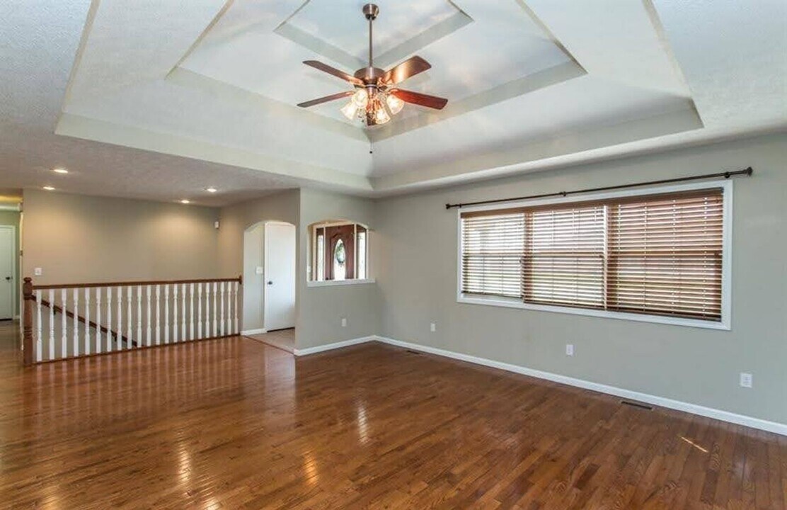 19312 Lambert Ln in Waynesville, MO - Building Photo