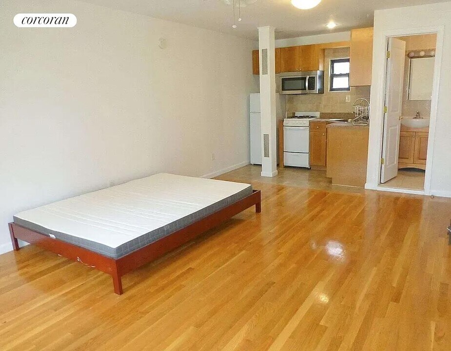 254 W 20th St-Unit -4A in New York, NY - Building Photo