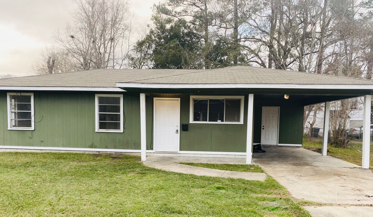 3617 Clayton Dr in Baton Rouge, LA - Building Photo