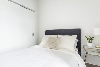 2273 N Milwaukee Ave in Chicago, IL - Building Photo - Building Photo