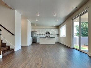 17625 26th Ave Ct E in Tacoma, WA - Foto de edificio - Building Photo