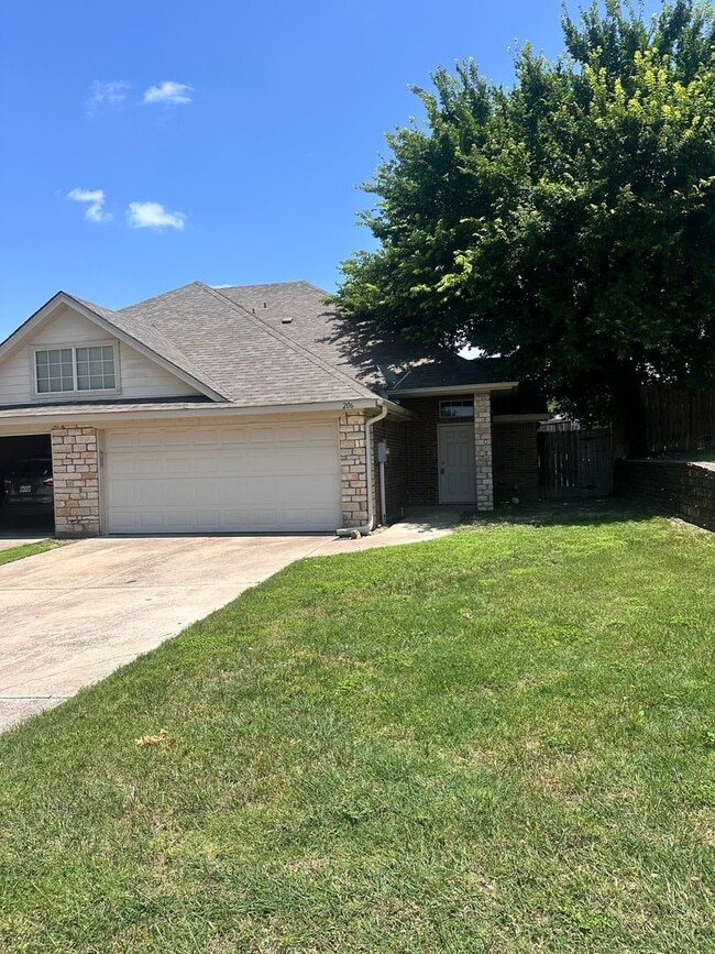 206 Rentz Pl Cir in Weatherford, TX - Building Photo - Building Photo