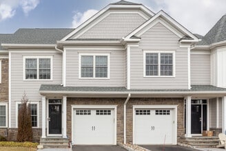 321 E Grove St in Westfield, NJ - Building Photo - Building Photo