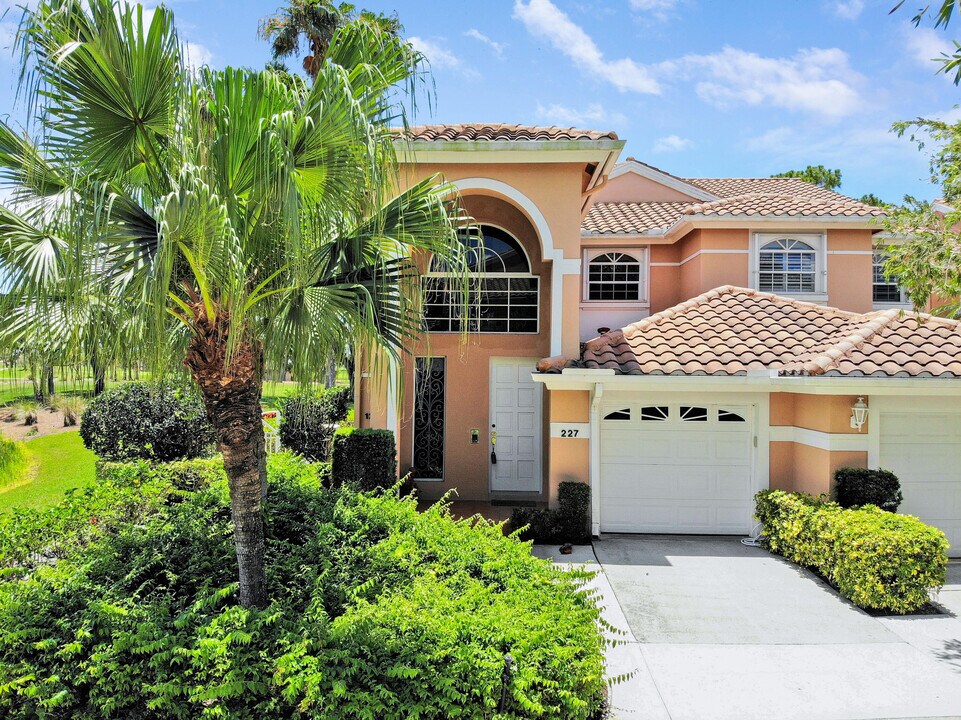 227 Legendary Cir in Palm Beach Gardens, FL - Building Photo