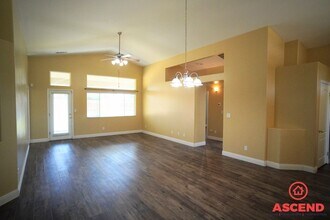 10318 Lerwick Ave in Bakersfield, CA - Building Photo - Building Photo