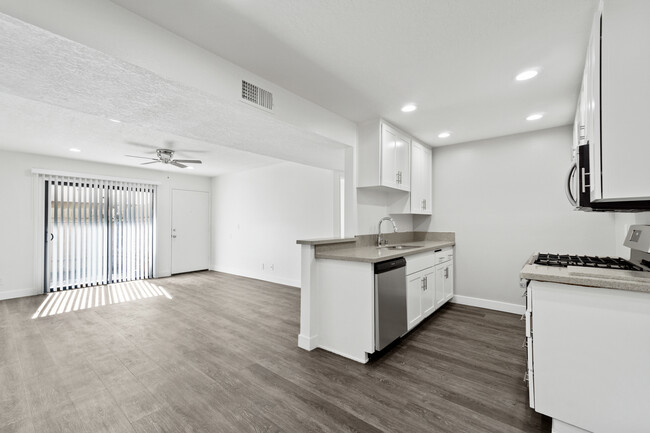 Whitaker Terrace Apartments in Buena Park, CA - Building Photo - Building Photo