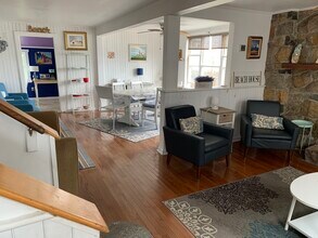 696 Matunuck Beach Rd in South Kingstown, RI - Building Photo - Building Photo