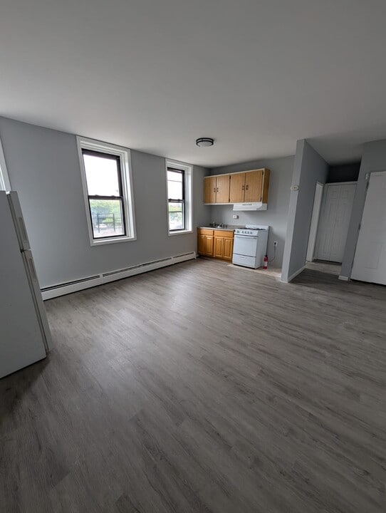 416 Amboy Ave, Unit 2 in Perth Amboy, NJ - Building Photo