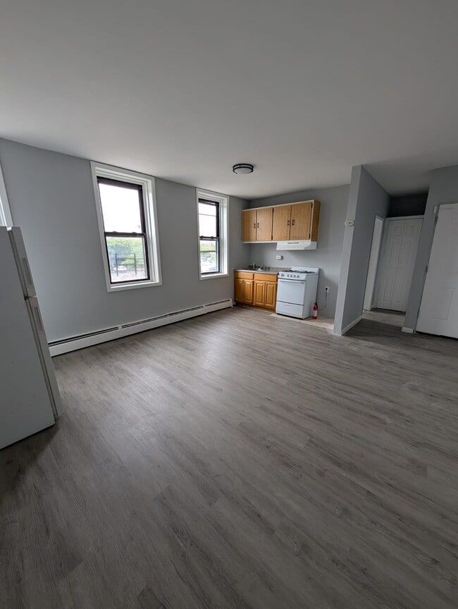 416 Amboy Ave, Unit 2