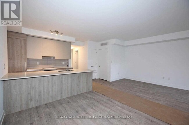 28 Marina Ave in Toronto, ON - Building Photo - Building Photo