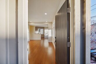 2000 Market St in Oakland, CA - Foto de edificio - Building Photo