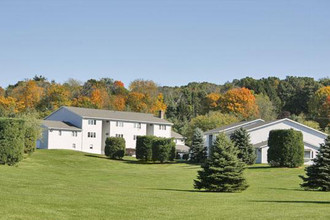 Johnny Appleseed Apartments in Ellington, CT - Building Photo - Building Photo