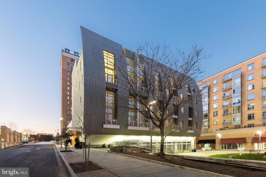 6500 America Blvd, Unit 204 in Hyattsville, MD - Foto de edificio