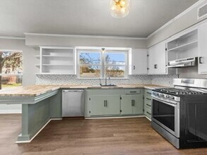 1330 Graham Dr in Tyler, TX - Building Photo - Building Photo