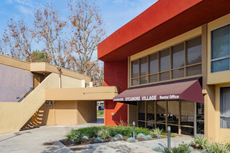 Sycamore Village in Fullerton, CA - Foto de edificio - Building Photo