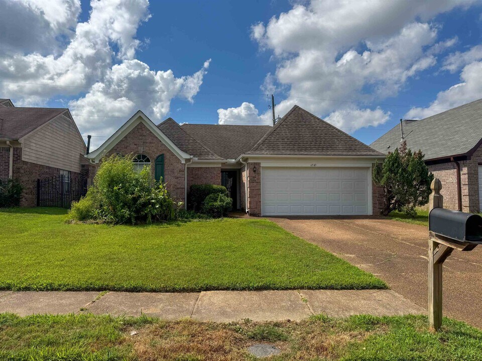 6943 Naples Dr in Cordova, TN - Building Photo
