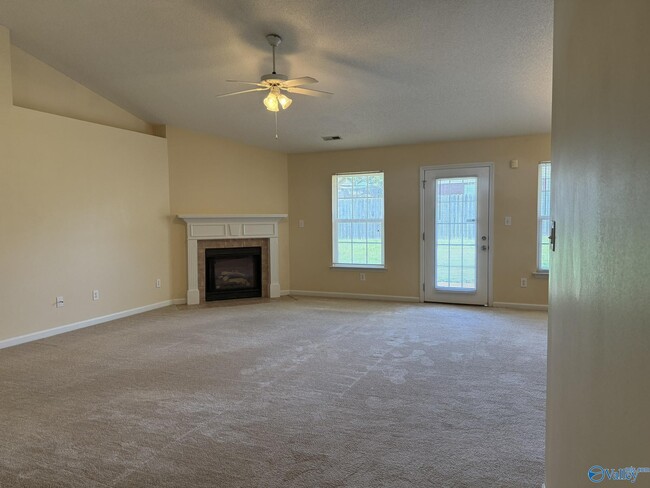 128 Clover Ridge Dr in Madison, AL - Building Photo - Building Photo