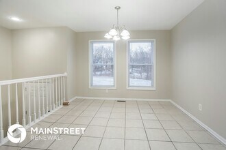 8112 NW 77th Ct, Unit B309 in Kansas City, MO - Foto de edificio - Building Photo