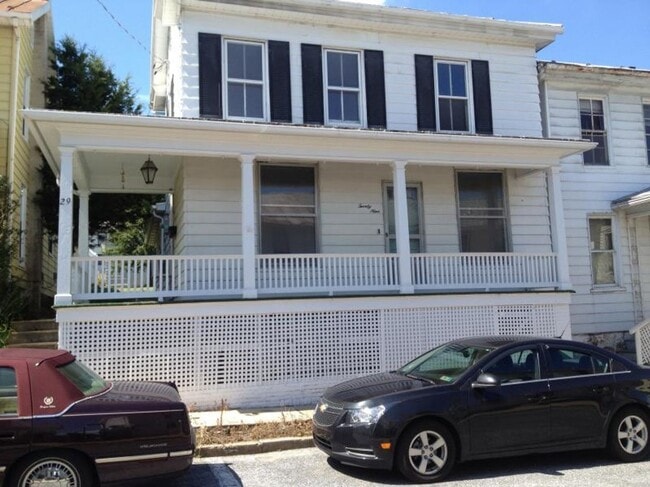 29 N 5th St in Newport, PA - Building Photo - Building Photo