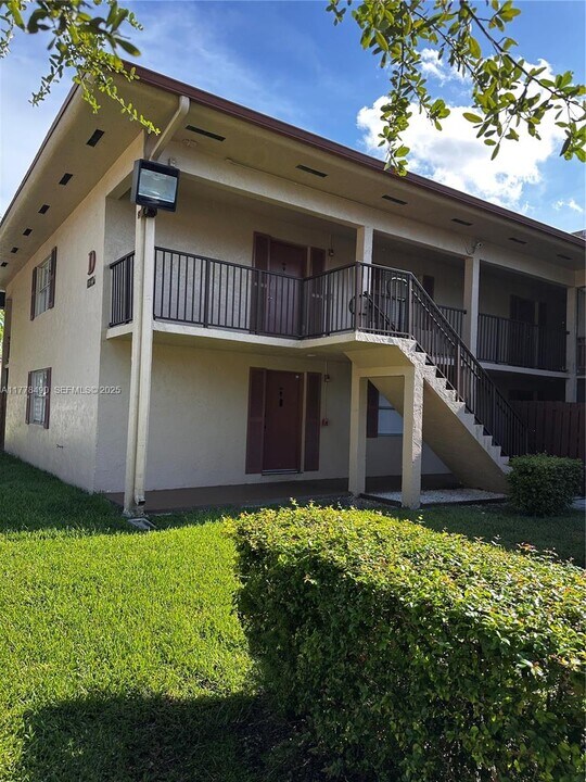 11229 SW 88th St in Miami, FL - Building Photo