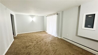 35 Burden Dr in Oswego, NY - Building Photo - Building Photo