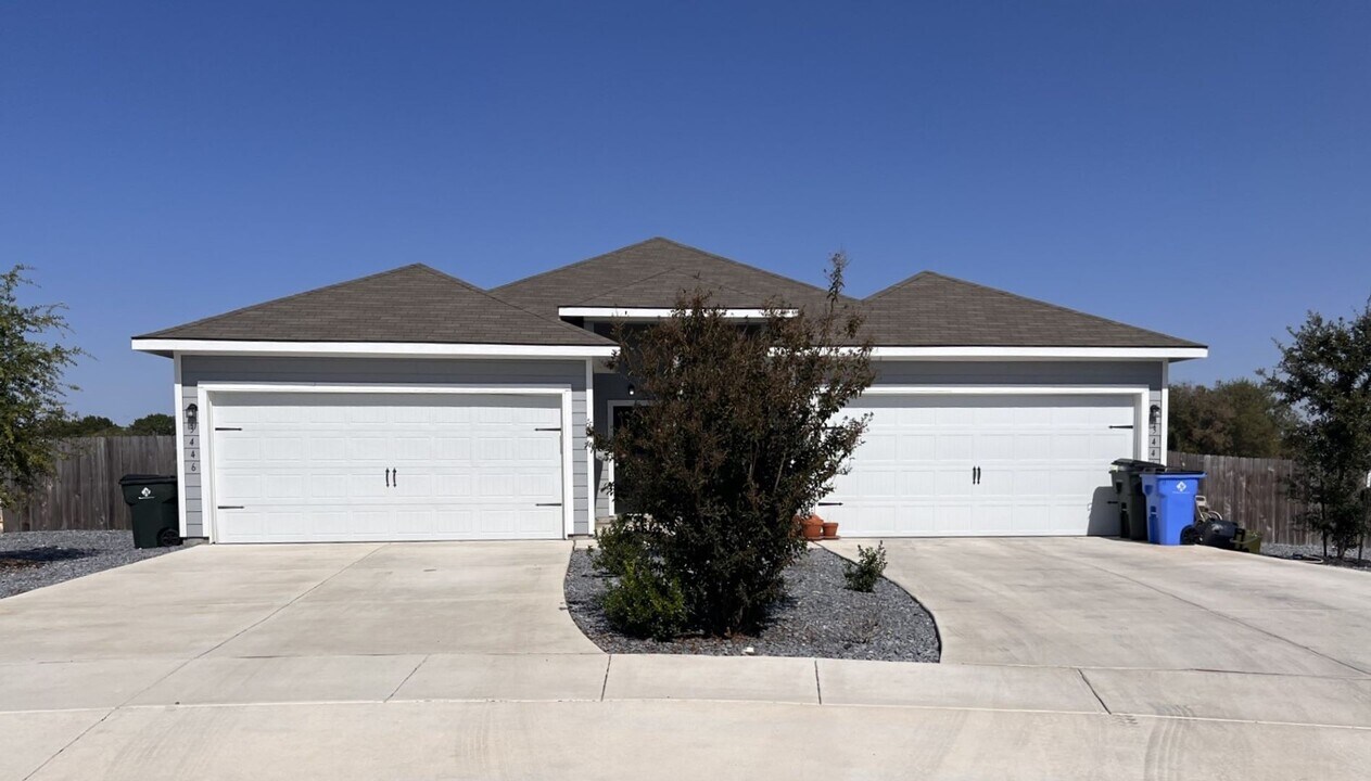 3446 Scott Cir in Seguin, TX - Building Photo