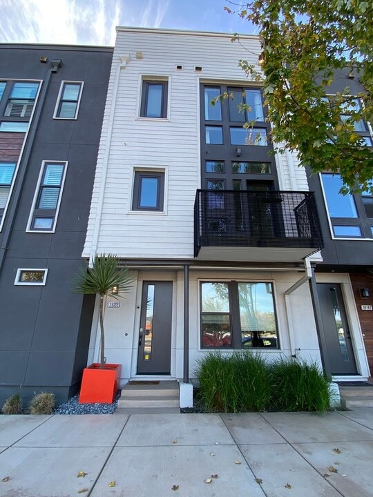 39189 State St in Fremont, CA - Building Photo