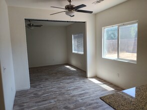 1373 Manor Ave in Hanford, CA - Building Photo - Building Photo