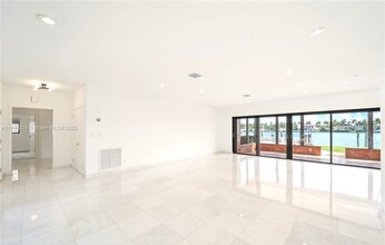 1180 Bay Dr in Miami Beach, FL - Building Photo - Building Photo