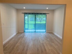 3119 Oakland Shores Dr in Oakland Park, FL - Building Photo - Building Photo
