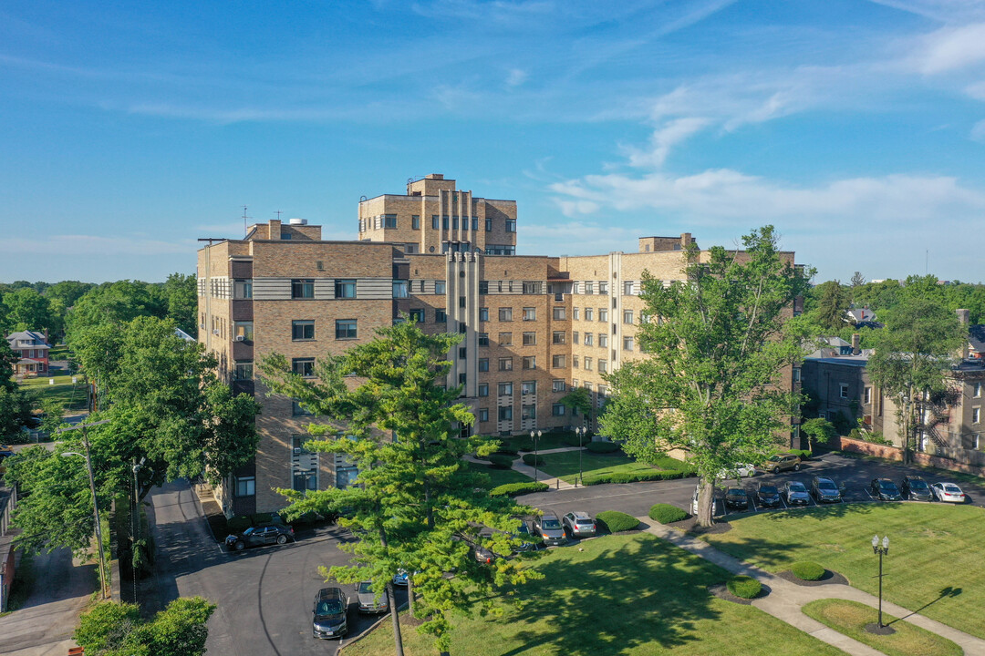 610 - ROYAL YORK APARTMENTS, LLC in Columbus, OH - Building Photo