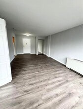 5340 Holmes Run Pky, Unit 206 in Alexandria, VA - Building Photo - Building Photo