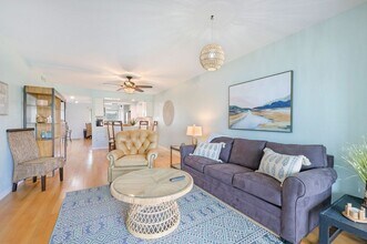 366 Charlemagne Blvd in Naples, FL - Building Photo - Building Photo