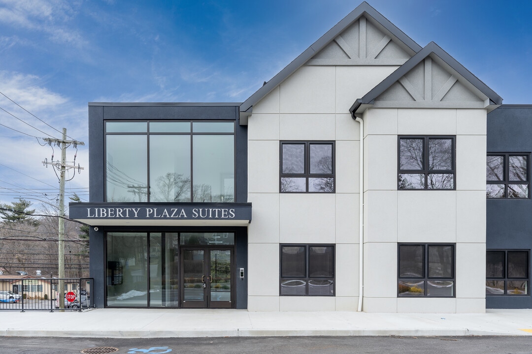 Liberty Plaza Suites in Hawthorne, NY - Foto de edificio